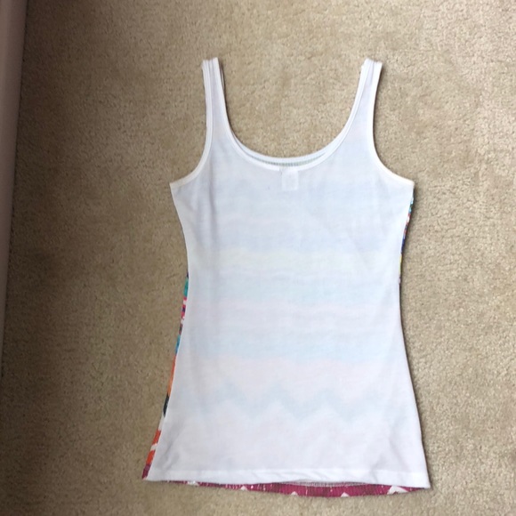 Comfortable sleeveless shirt. - Picture 2 of 3